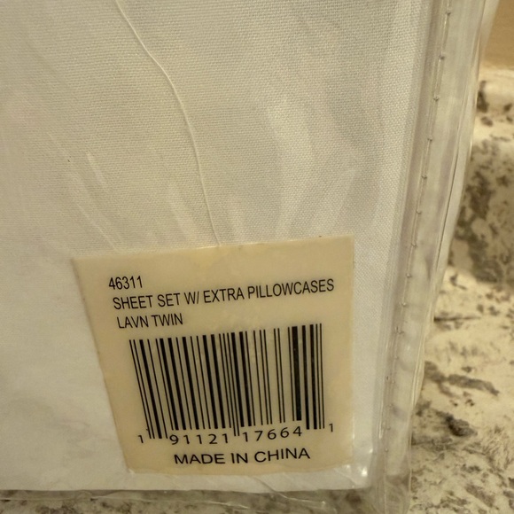 Floral Purple and White Bedding Set - Picture 3 of 3